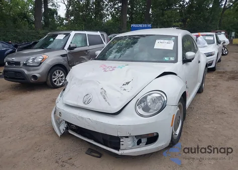 2015 Volkswagen Beetle 1.8T Classic z USA, uszkodzony, nr VIN 3VWF17AT2FM600790
